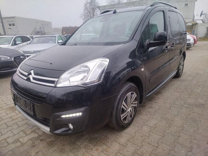 Schwarz Gebraucht 2016 Citroën Berlingo XTR Van / Kleinbus | 5.900 € (Guter Preis) - Bild 1/4