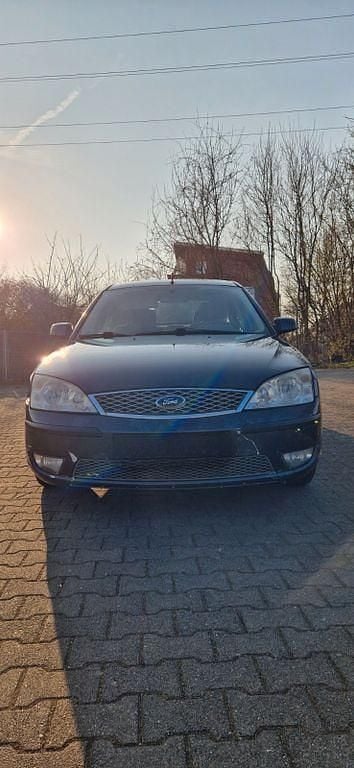 Blau Gebraucht 2005 Ford Mondeo Ghia Limousine | 1.200 € (Fairer Preis) - Bild 1/4