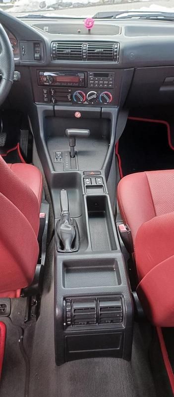 Gebraucht BMW 525 192 PS (141 kW) 1992 Rot Limousine