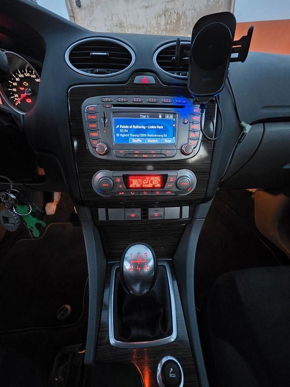 Gebraucht Ford Focus Ghia 145 PS (106 kW) 2009 Silber Limousine