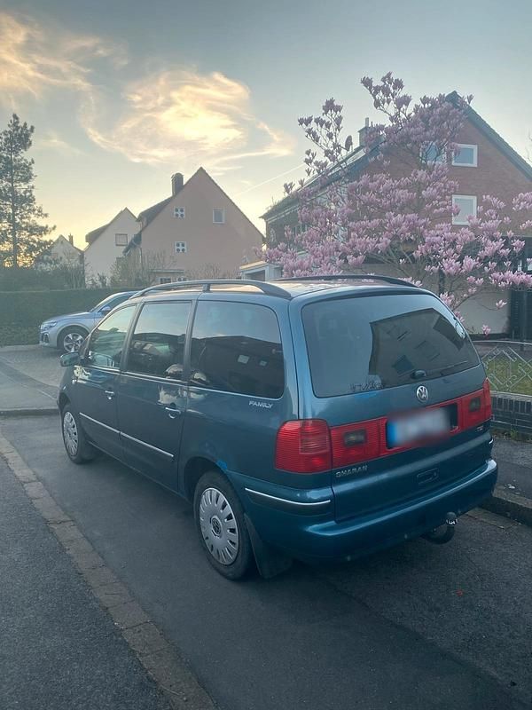 Second-hand VW Sharan 116 CP (85 kW) 2002 Albastru Monovolum