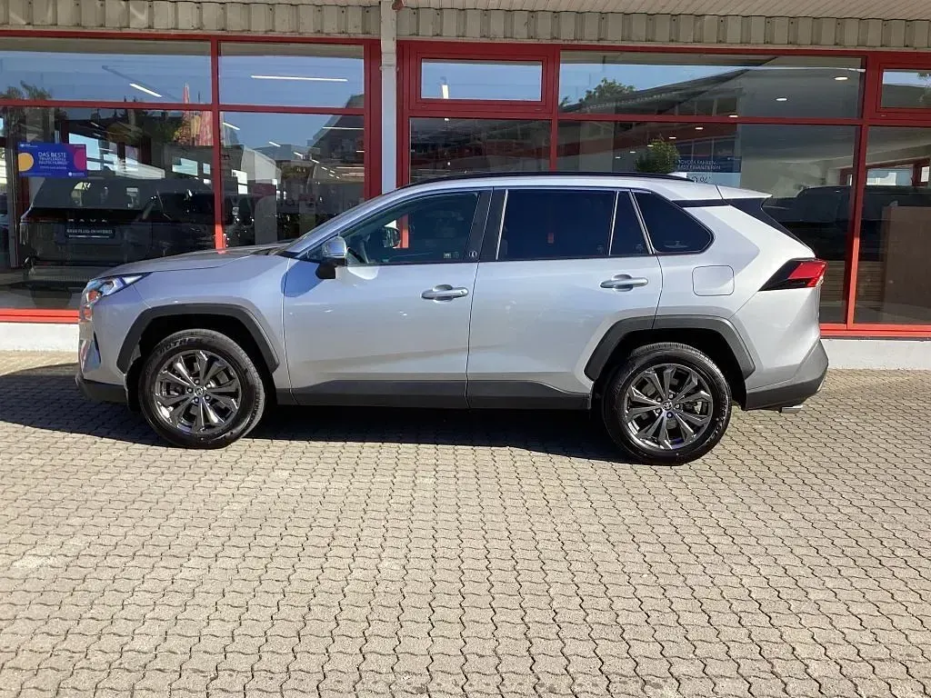 Gebraucht Toyota RAV4 Hybrid Team 218 PS (160 kW) 2024 Silber SUV
