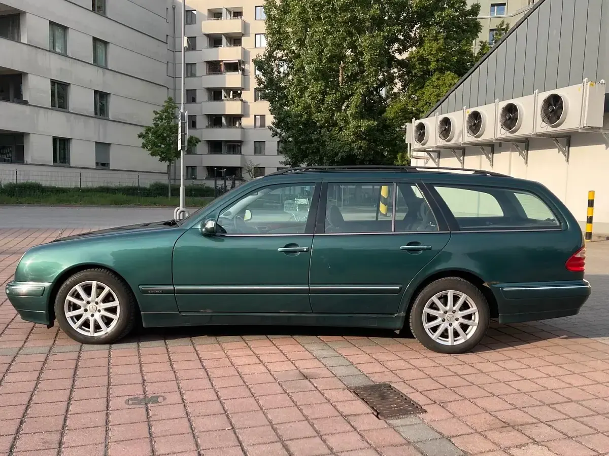 Gebraucht Mercedes E200 163 PS (119 kW) 2001 Grün Kombi