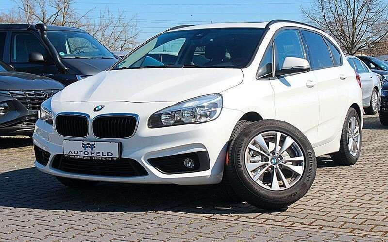 Weiß Gebraucht 2015 BMW 220 Van / Kleinbus | 10.950 € (Fairer Preis) - Bild 1/4