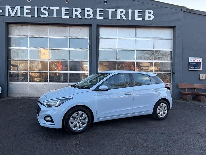 Gebraucht Hyundai i20 84 PS (61 kW) 2019 Blau Limousine
