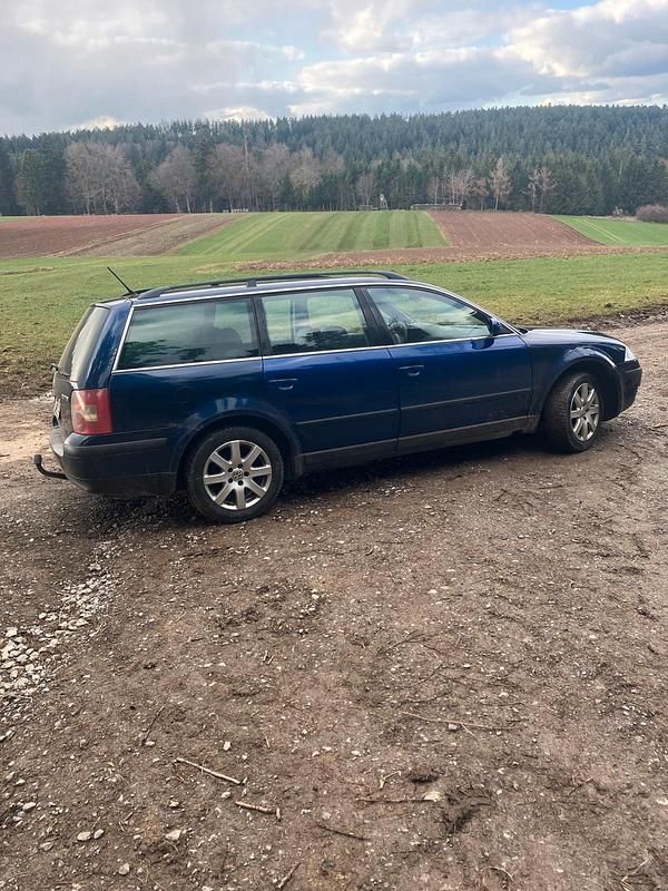 Gebraucht VW Passat 140 PS (102 kW) 2003 Blau Kombi
