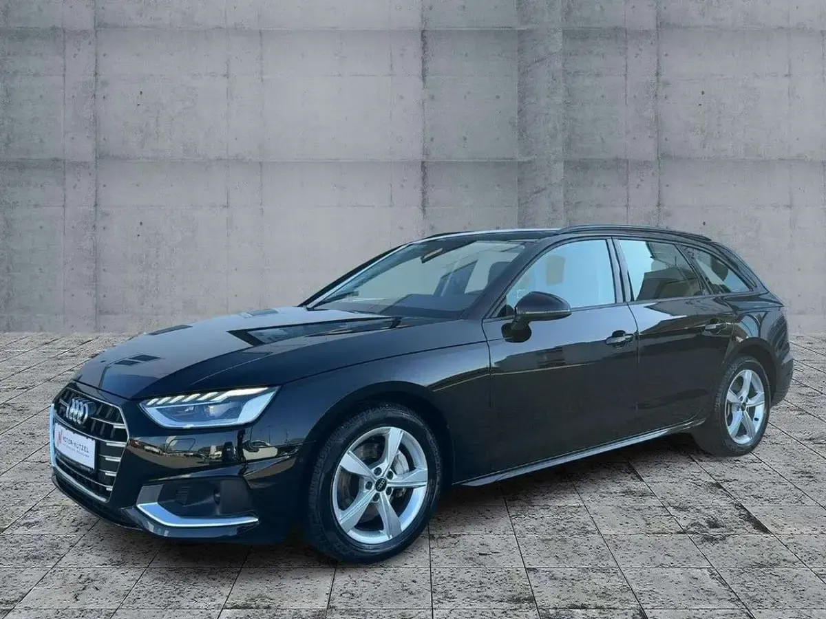Second-hand Audi A4 Advanced 204 CP (150 kW) 2022 Negru Break