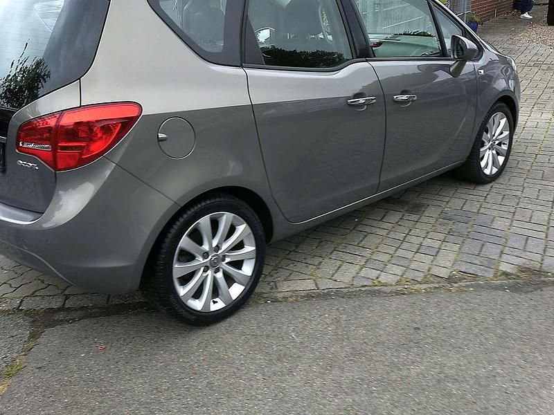 Gebraucht Opel Meriva Innovation 120 PS (88 kW) 2012 Muskatgrau/pepperdust Van / Kleinbus