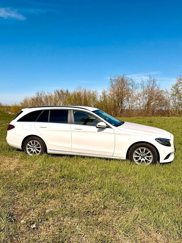 Gebraucht Mercedes C180 122 PS (89 kW) 2020 Weiß Kombi