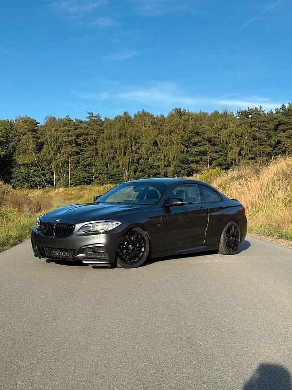 Grau Gebraucht 2016 BMW M240 M Sport Coupé | 31.999 € (Teuer) - Bild 1/4
