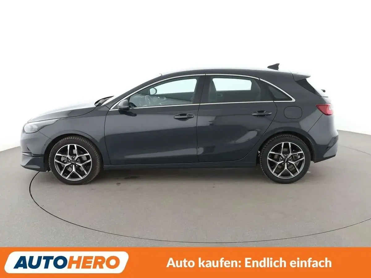 Gebraucht Kia Ceed Spirit 140 PS (102 kW) 2025 Grau Kleinwagen