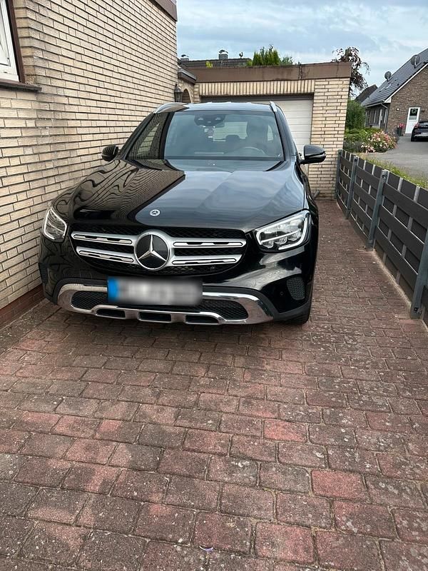 Schwarz Gebraucht 2021 Mercedes GLC220 SUV | 26.000 € (Superpreis) - Bild 1/4