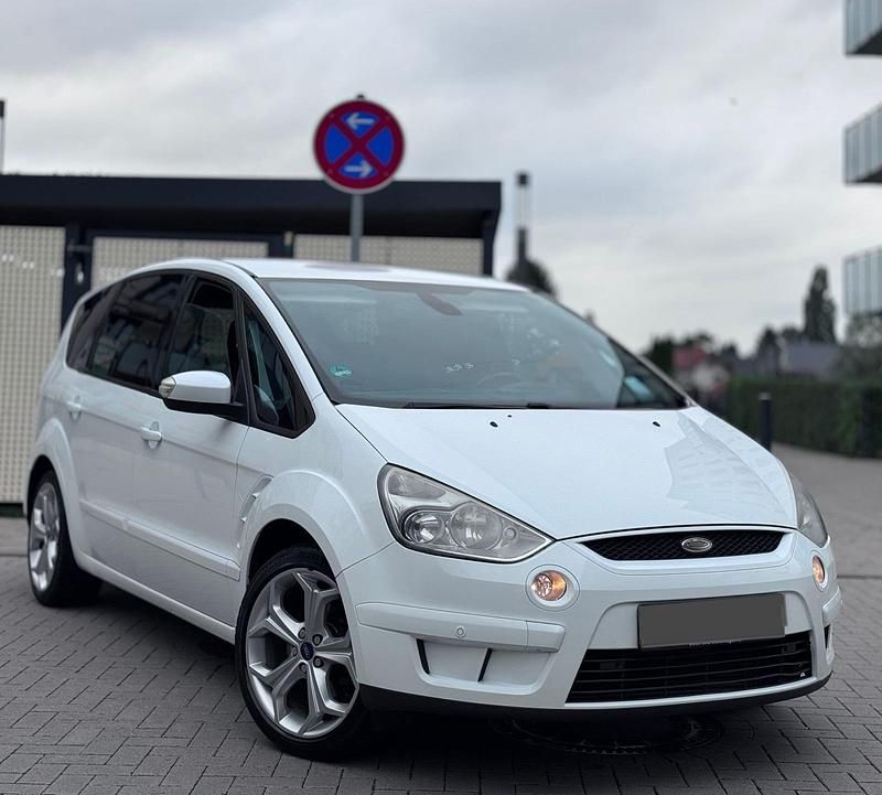 Weiß Gebraucht 2010 Ford S-MAX Titanium Van / Kleinbus | 5.250 € (Fairer Preis) - Bild 1/4