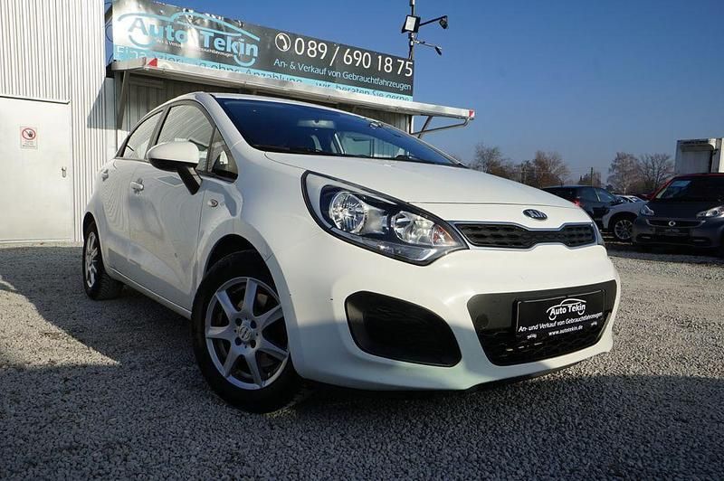 Weiß Gebraucht 2013 Kia Rio Edition 7 Limousine | 4.950 € (Fairer Preis) - Bild 1/3
