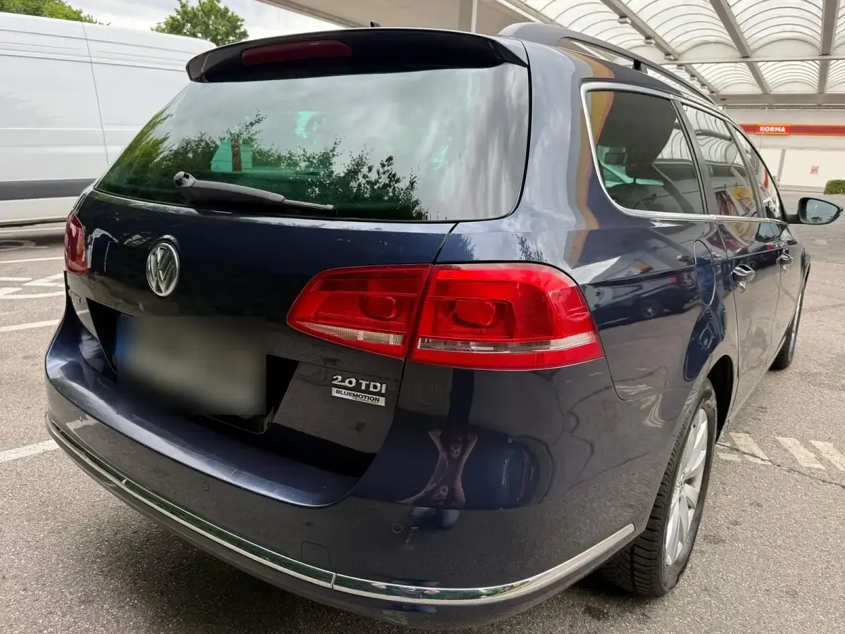 Gebraucht VW Passat 140 PS (102 kW) 2012 Blau Kombi