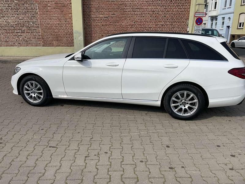 Gebraucht Mercedes C180 122 PS (89 kW) 2021 Weiß Kombi