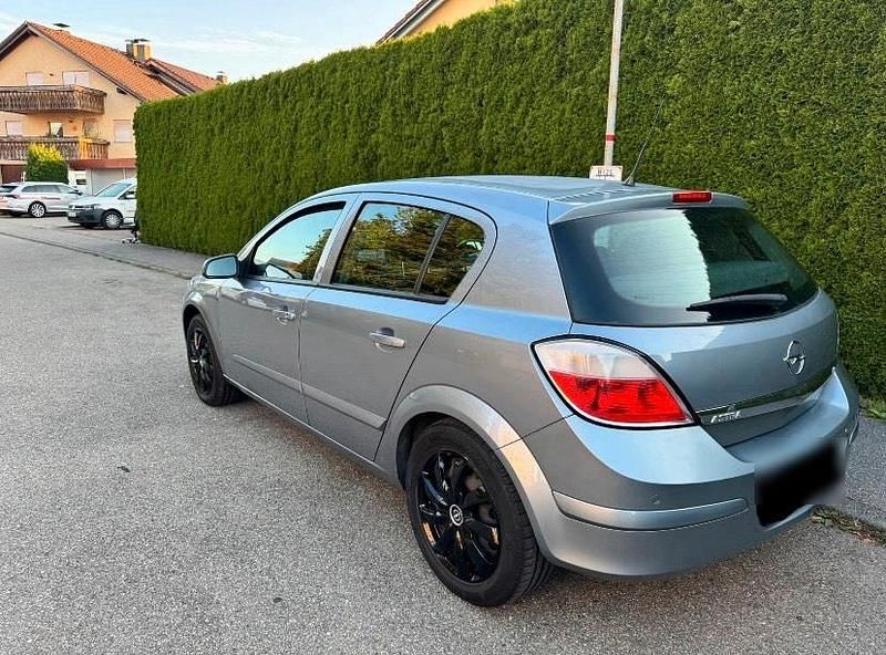Gebraucht Opel Astra 125 PS (91 kW) 2004 Silber Limousine