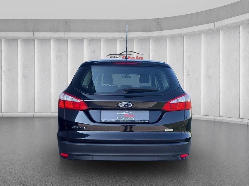 Gebraucht Ford Focus Ambiente 101 PS (74 kW) 2013 Schwarz Limousine