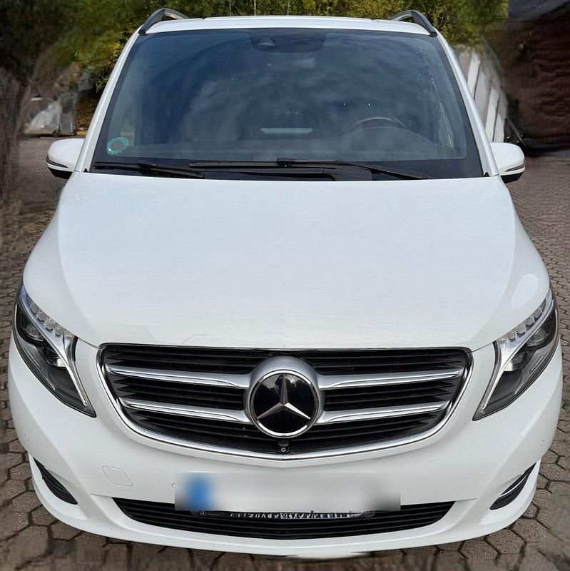 Weiß Gebraucht 2014 Mercedes V250 Edition 1 Van / Kleinbus | 29.500 € (Guter Preis) - Bild 1/4