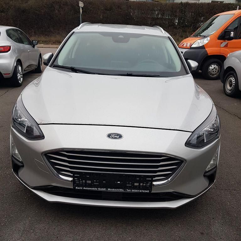 Gebraucht Ford Focus Cool & Connect 120 PS (88 kW) 2018 Silber Limousine