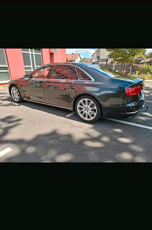 Grau Gebraucht 2011 Audi A8L Limousine | 13.999 € (Fairer Preis) - Bild 1/4