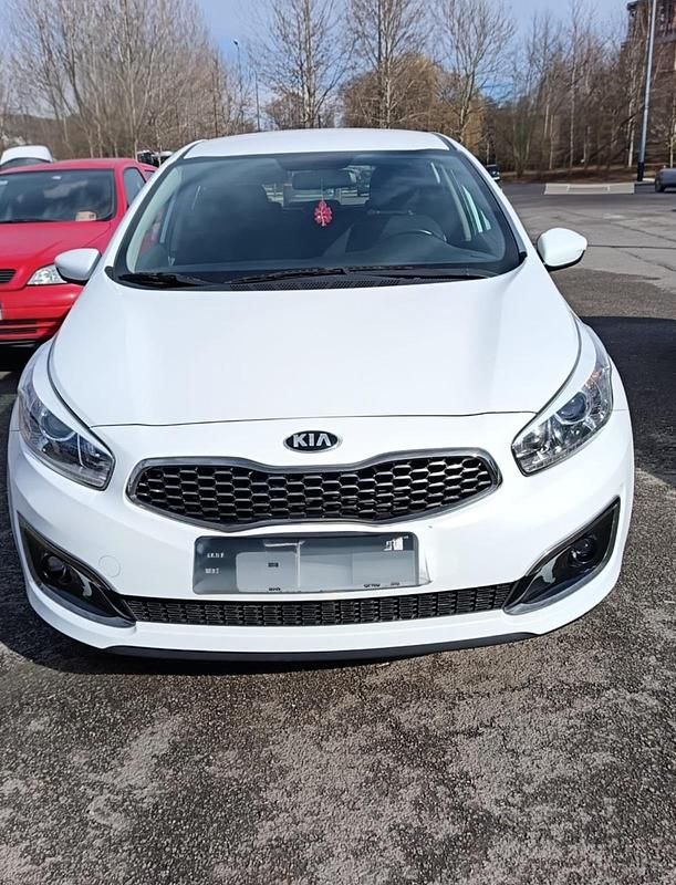 Gebraucht Kia Ceed 100 PS (73 kW) 2017 Weiß Kleinwagen