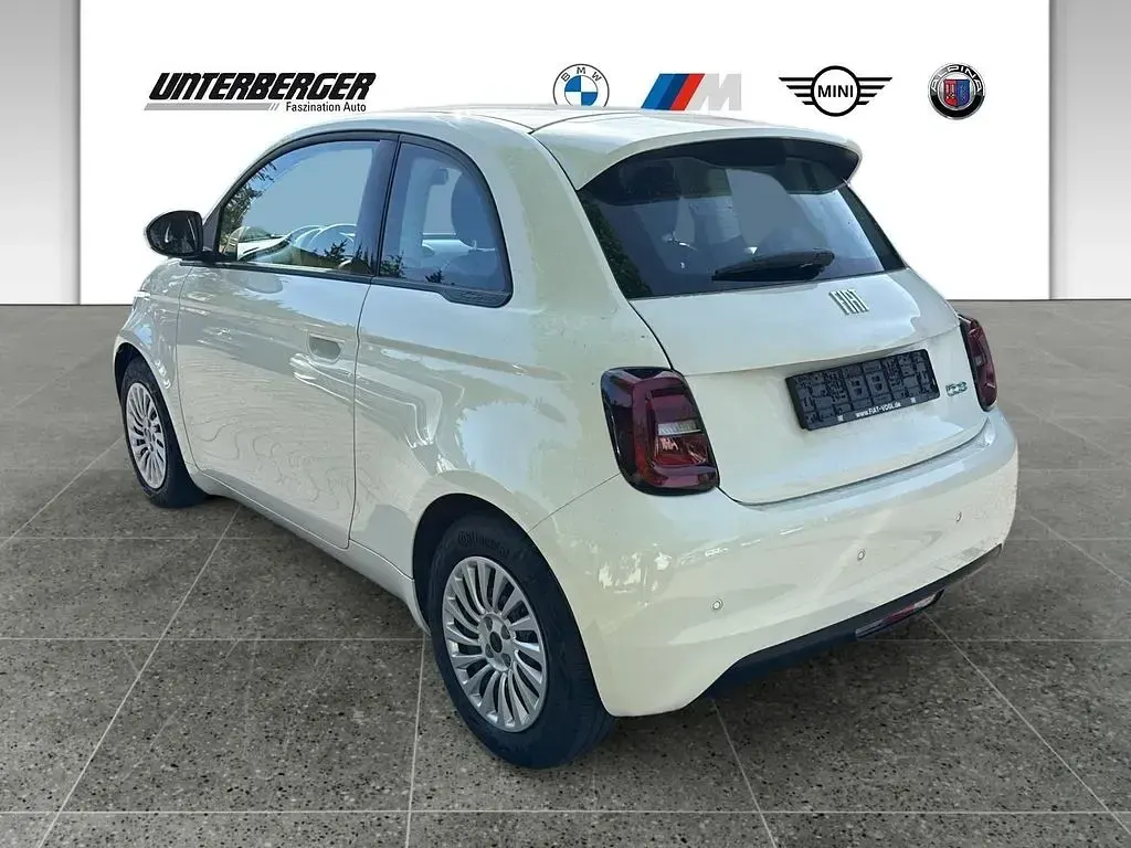 Second-hand Fiat 500e 69 kW (95 CP) 2025 Alb Berlinǎ