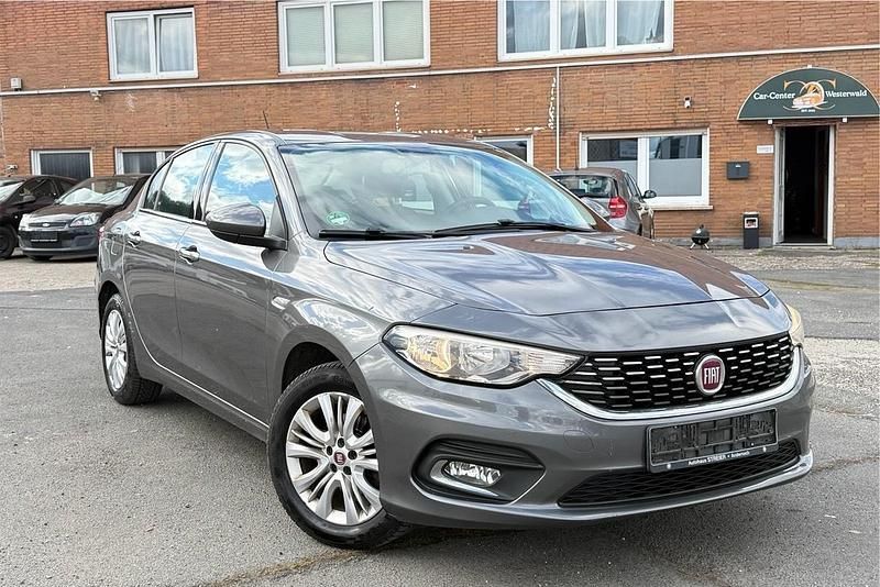 Gebraucht Fiat Tipo Easy 95 PS (69 kW) 2016 Grau Limousine