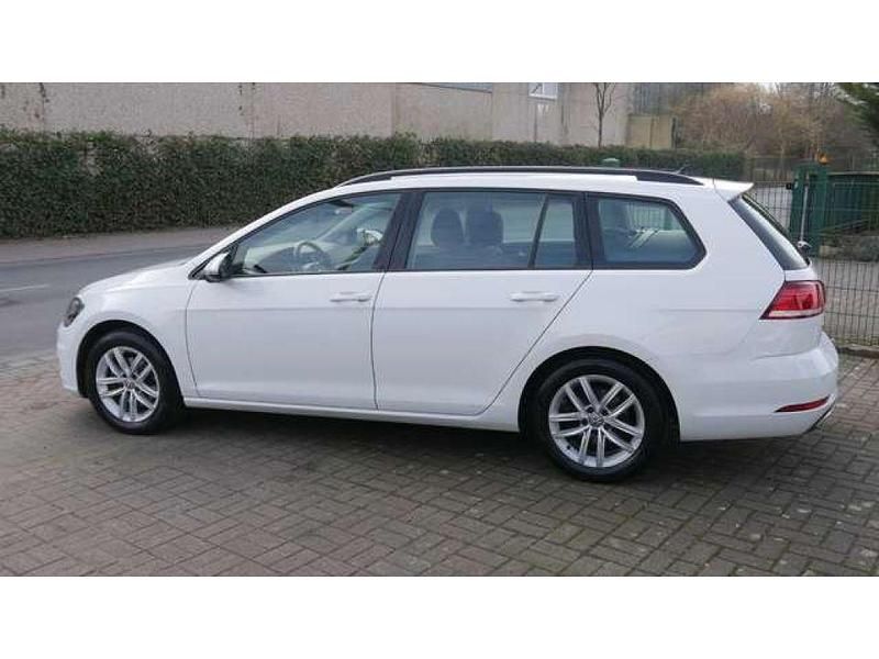 Gebraucht VW Golf VIII Comfortline 150 PS (110 kW) 2020 Pure white Kombi