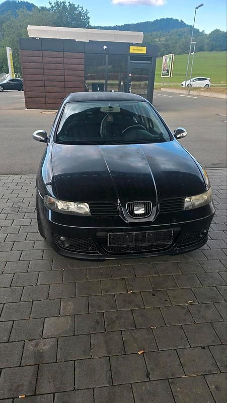 Schwarz Gebraucht 2004 Seat Leon Kleinwagen | 2.999 € (Fairer Preis) - Bild 1/4