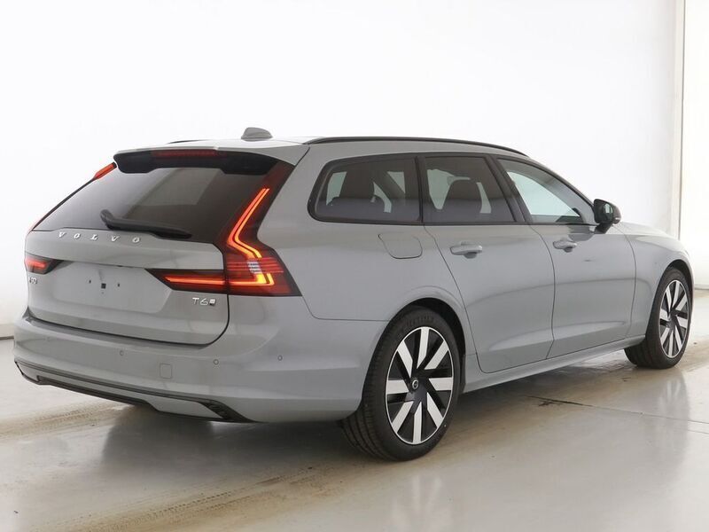 Gebraucht Volvo V90 Plus 341 PS (250 kW) 2025 Vapour grey / metallic Kombi