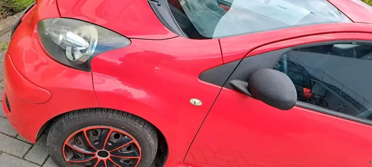 Gebraucht Toyota Aygo 68 PS (50 kW) 2009 Rot Kleinwagen