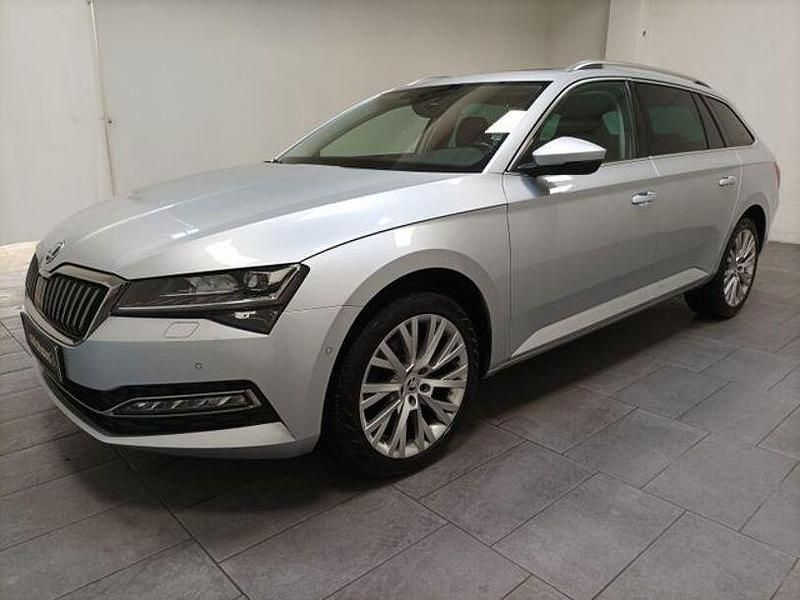 Gebraucht Skoda Superb Style 150 PS (110 kW) 2022 Silber Kombi