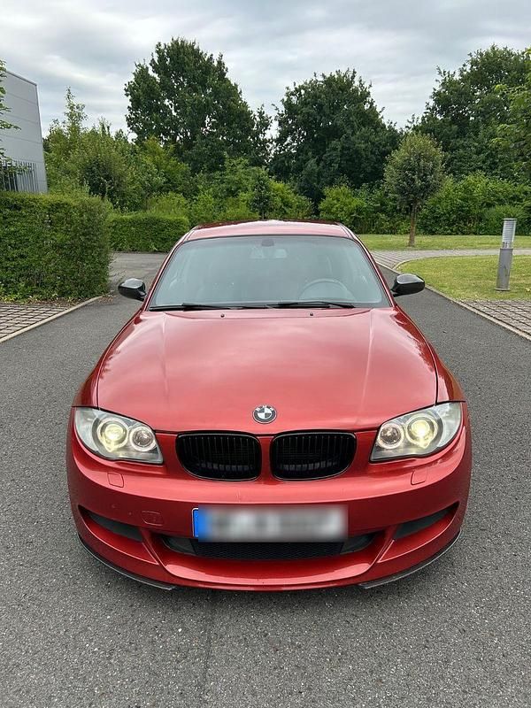 Rot Gebraucht 2008 BMW 135 Coupé M Performance Coupé | 19.499 € - Bild 1/4