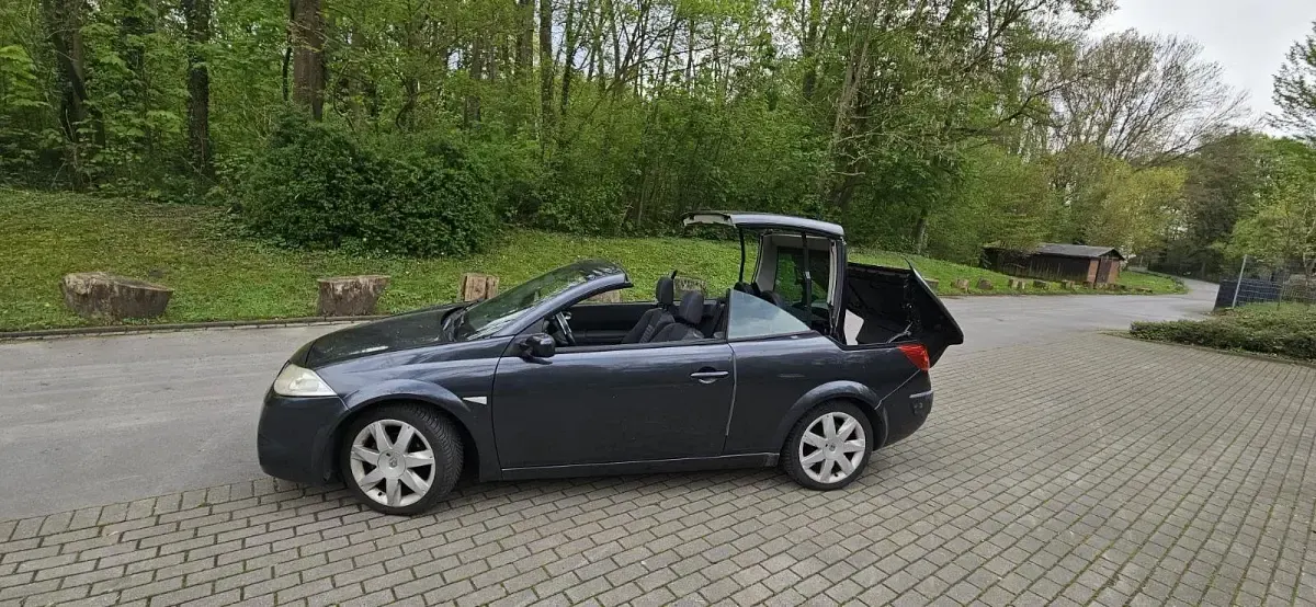 Gebraucht Renault Mégane Cabriolet Authentique 111 PS (81 kW) 2007 Schwarz Cabrio
