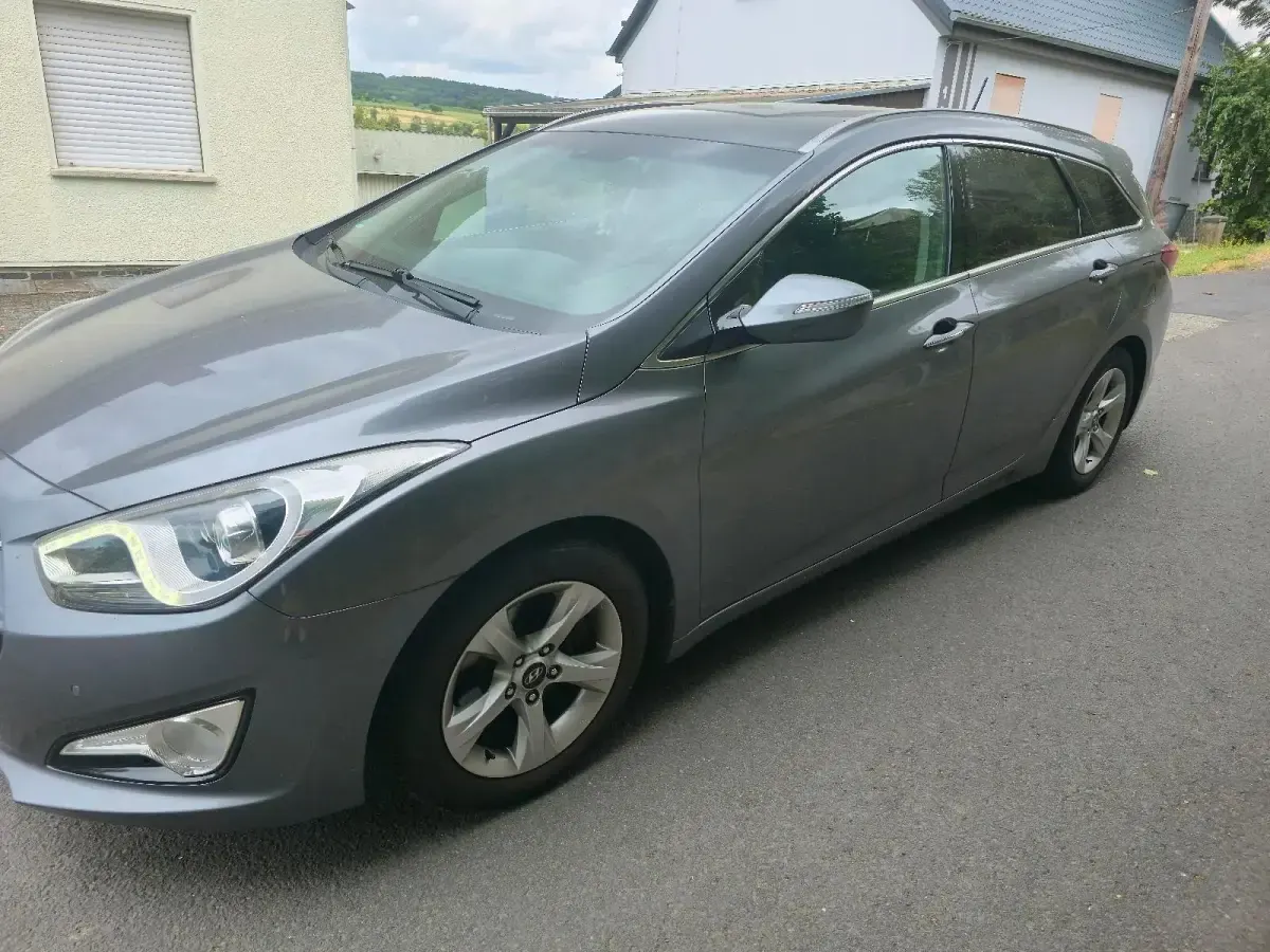 Gebraucht Hyundai i40 177 PS (130 kW) 2011 Andere farben Kombi