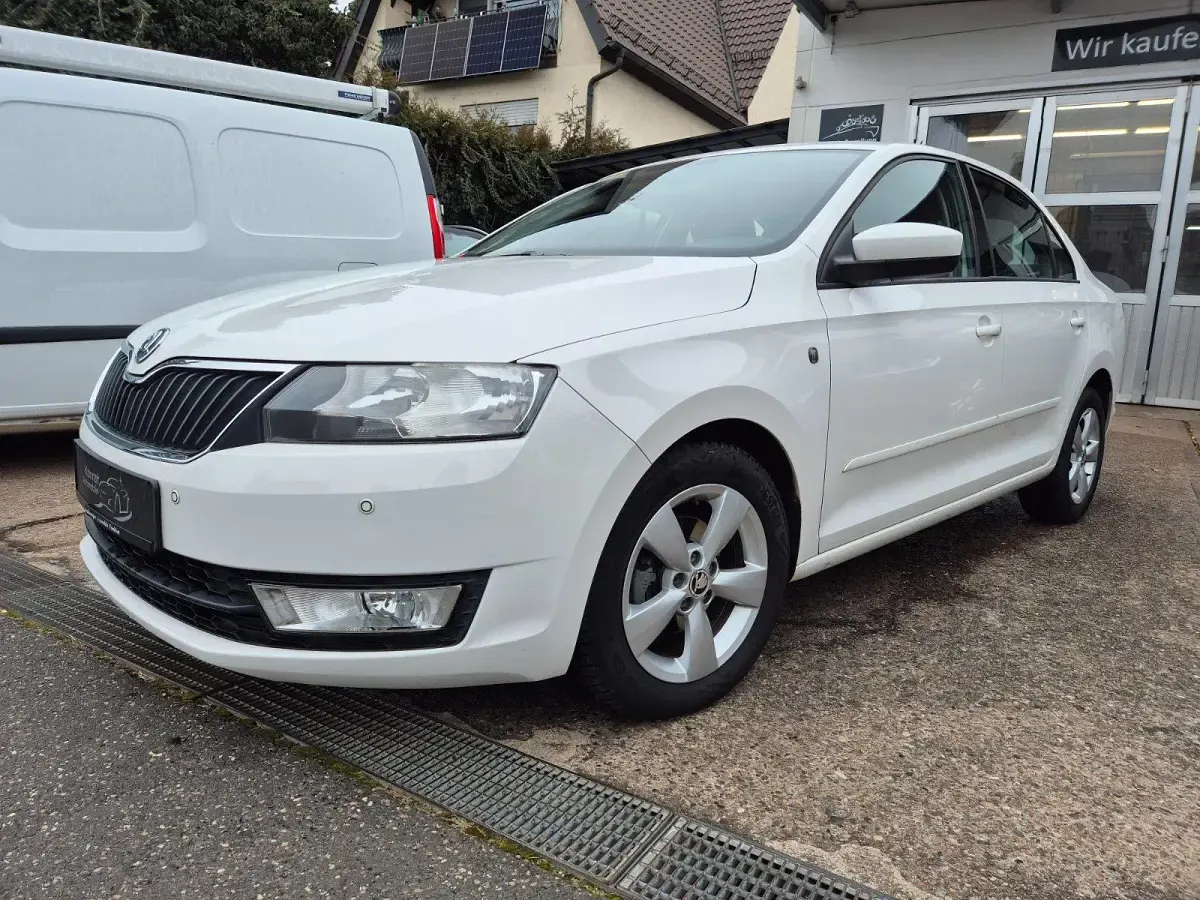 Gebraucht Skoda Rapid 87 PS (63 kW) 2012 Weiß Limousine