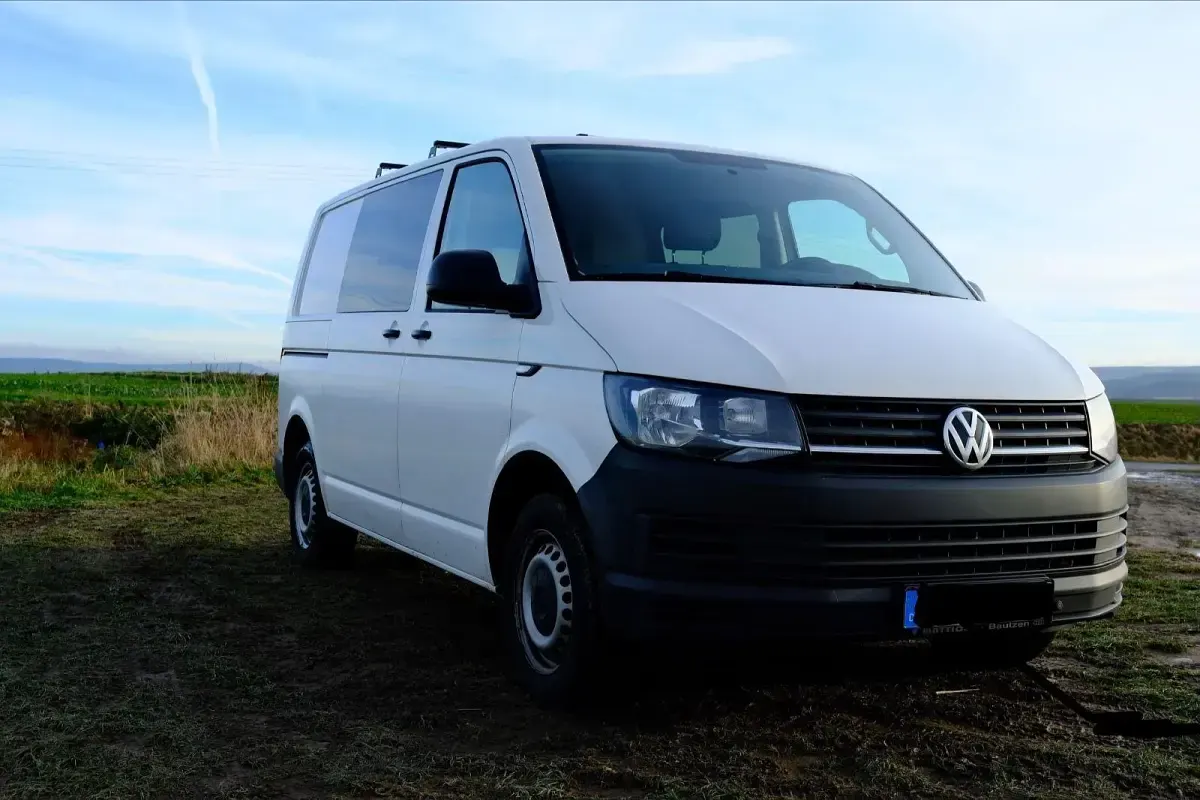 Second-hand VW Transporter 150 CP (110 kW) 2018 Alb Van