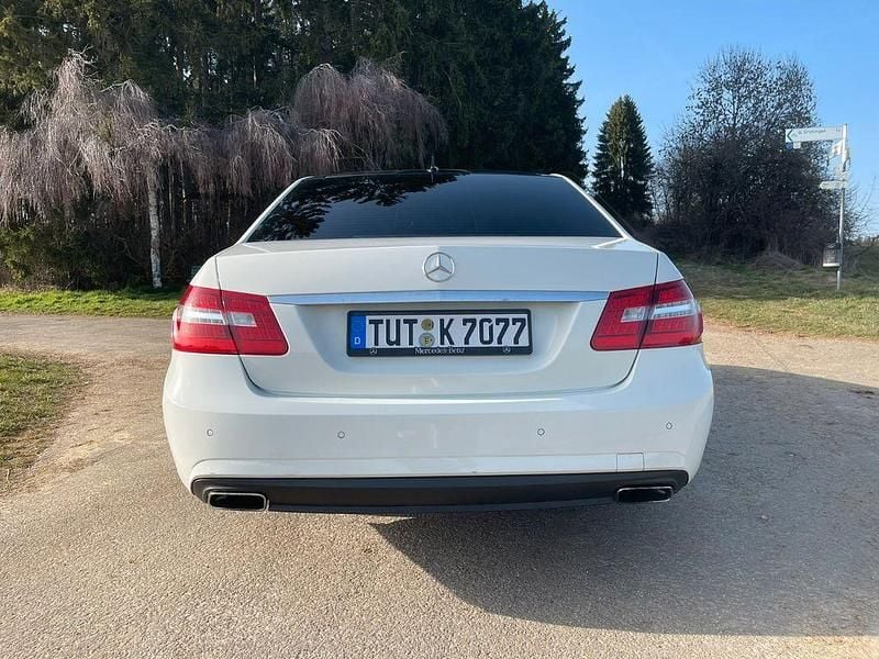 Gebraucht Mercedes E350 AMG 231 PS (169 kW) 2009 Weiß Limousine