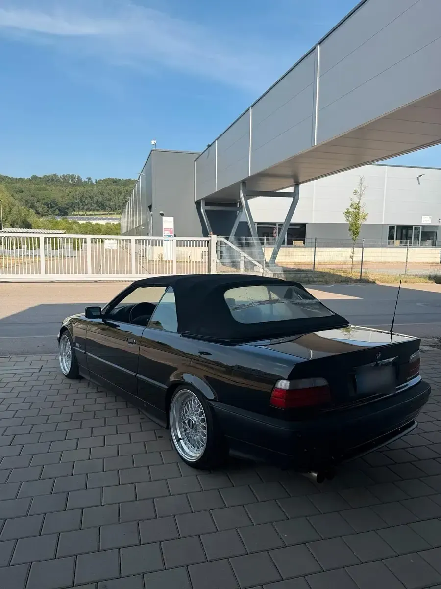 Gebraucht BMW 320 Cabriolet 150 PS (110 kW) 1997 Schwarz Cabrio