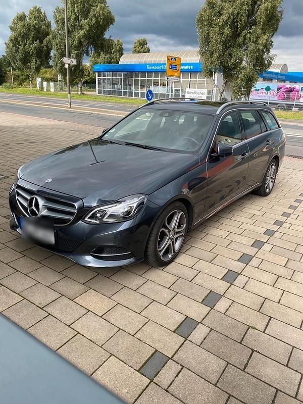 Grau Gebraucht 2014 Mercedes E220 Edition Kombi | 12.500 € (Fairer Preis) - Bild 1/4