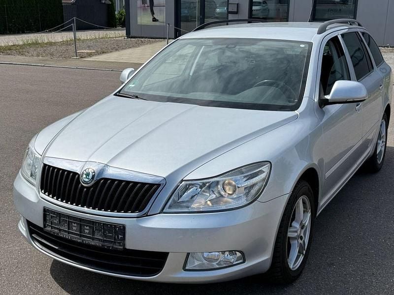 Silber Gebraucht 2009 Skoda Octavia Elegance Kombi | 2.750 € (Superpreis) - Bild 1/4