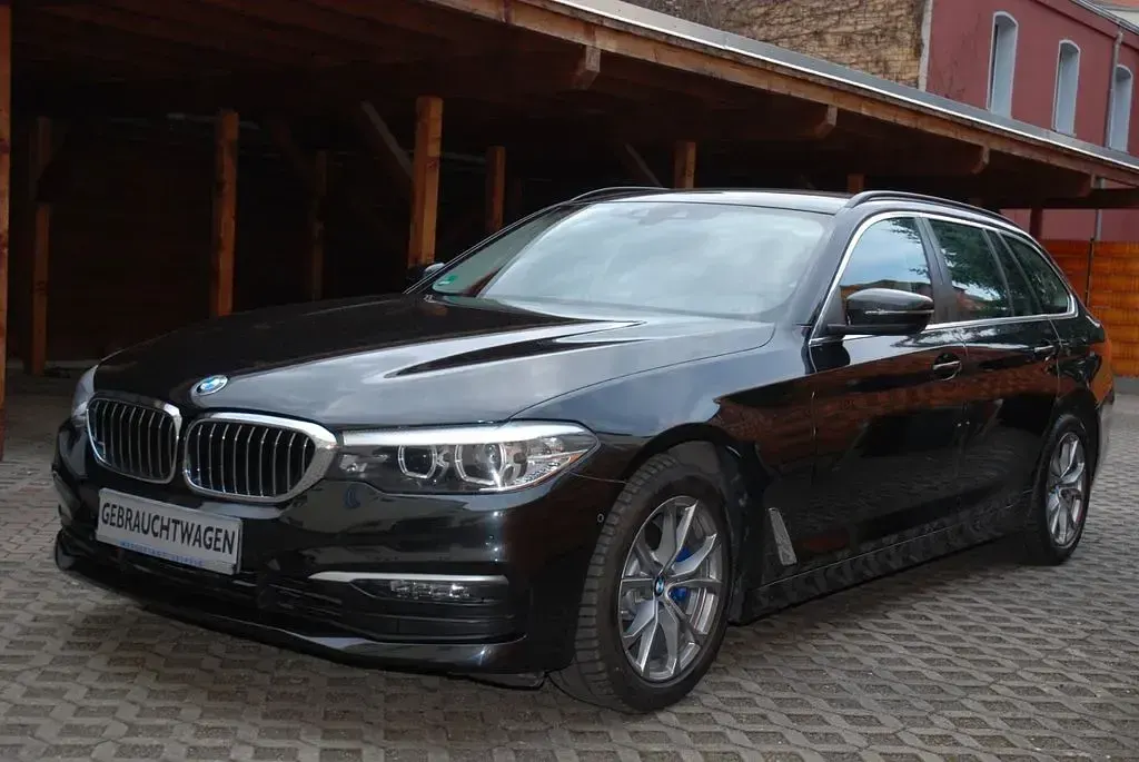 Gebraucht BMW 520 Sport Line 190 PS (139 kW) 2019 Saphirschwarz Kombi