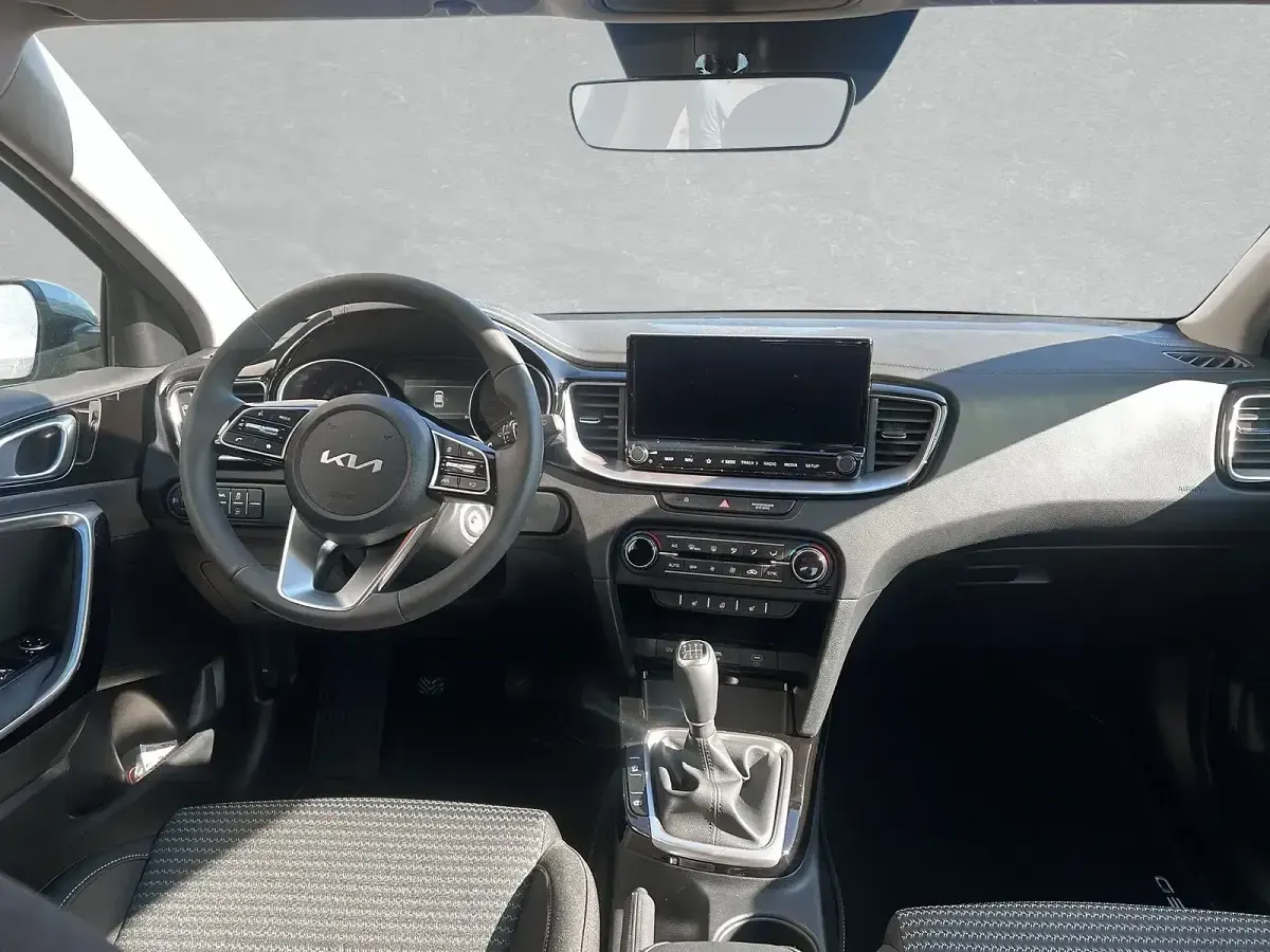 Neu Kia Ceed Comfort 101 PS (74 kW) 2025 Andere Kleinwagen