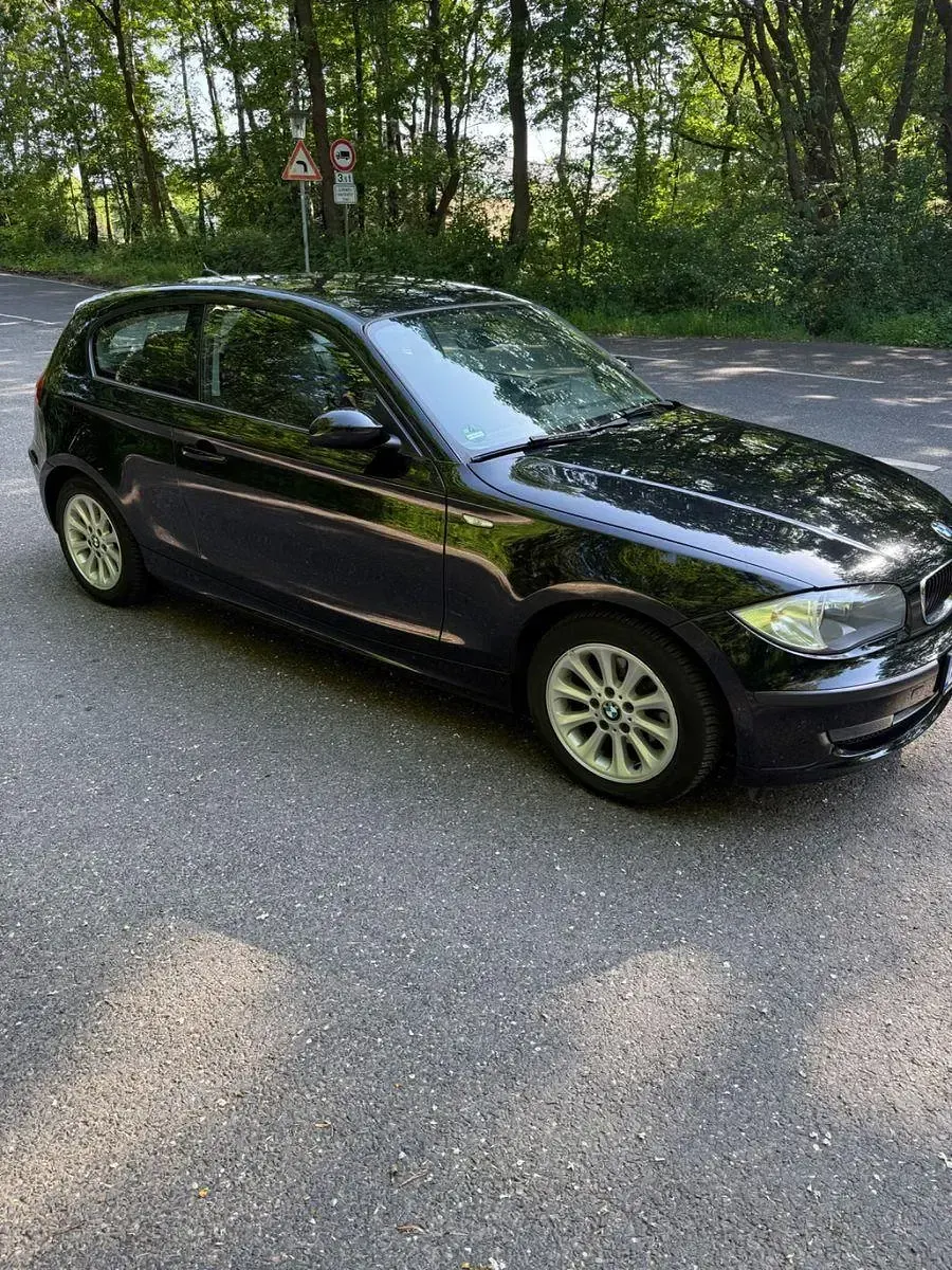 Gebraucht BMW 116 122 PS (89 kW) 2008 Schwarz Kleinwagen
