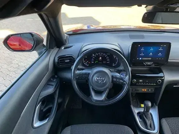 Gebraucht Toyota Yaris Connect Style 116 PS (85 kW) 2022 Karminarot metallic Kleinwagen