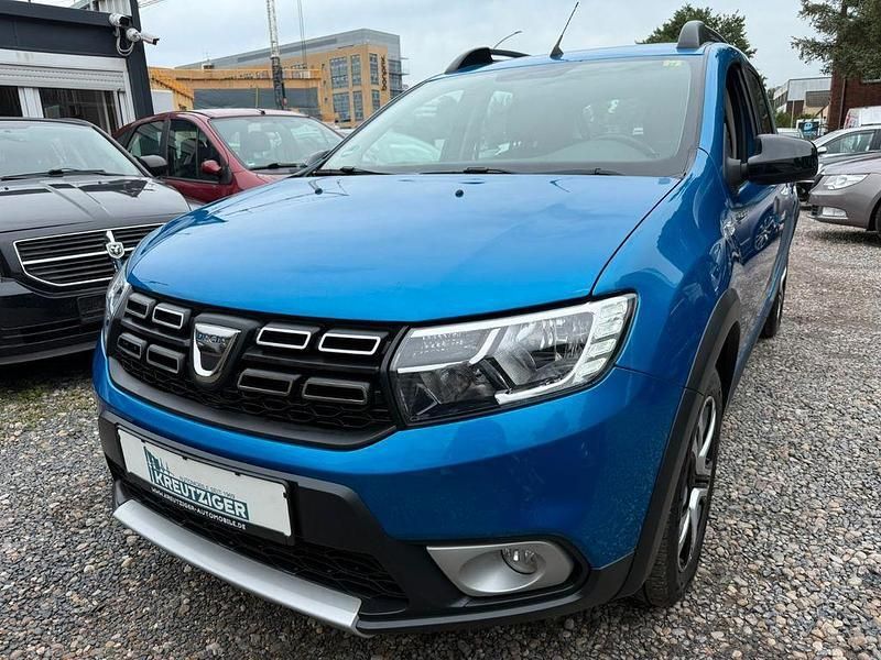 Blau Gebraucht 2020 Dacia Sandero Celebration Kleinwagen | 8.390 € (Guter Preis) - Bild 1/4