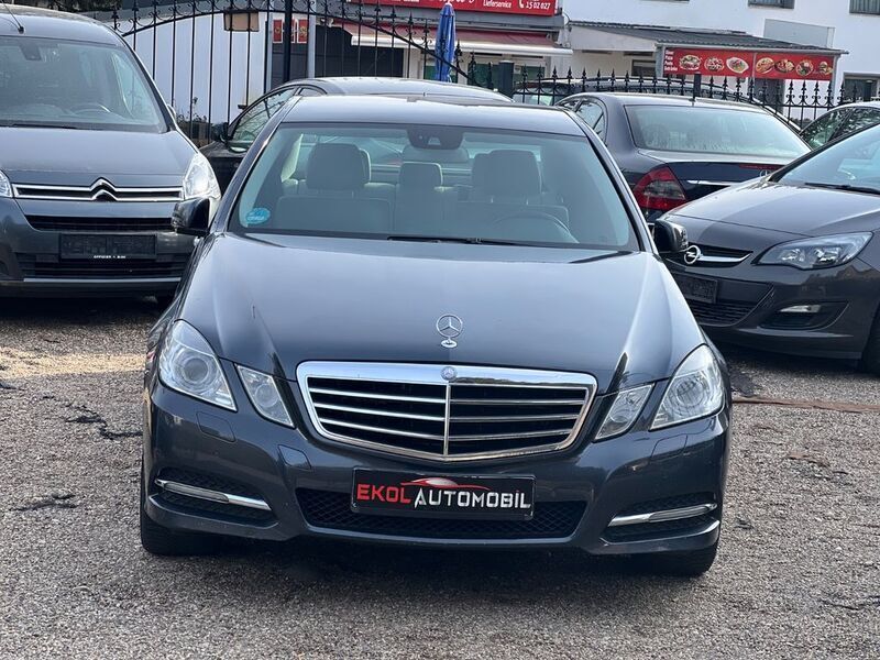 Grau Gebraucht 2012 Mercedes E350 Limousine | 8.595 € (Superpreis) - Bild 1/4