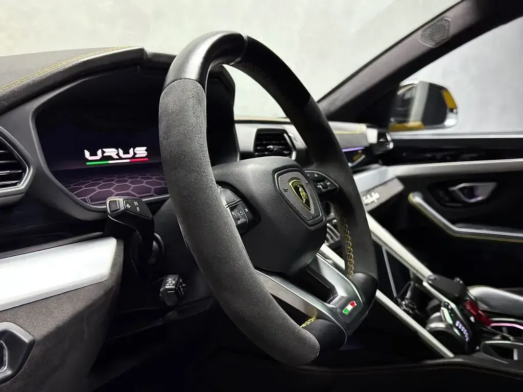 Usata Lamborghini Urus 650 CV (478 kW) 2018 Giallo SUV