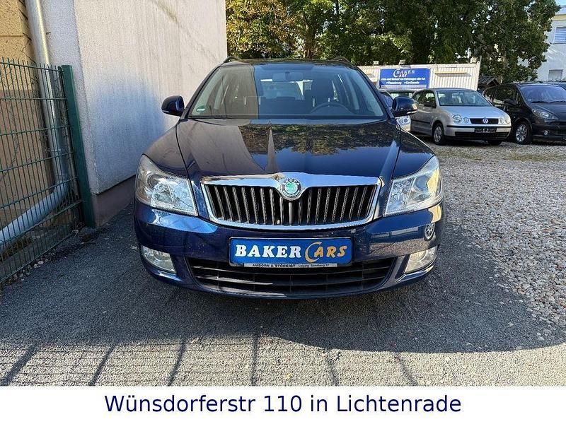 Blau Gebraucht 2009 Skoda Octavia Classic Kombi | 3.990 € (Fairer Preis) - Bild 1/4